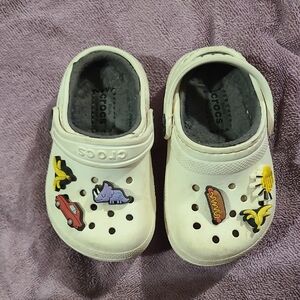 CROCS Kids White Clogs with Fun Charms C6